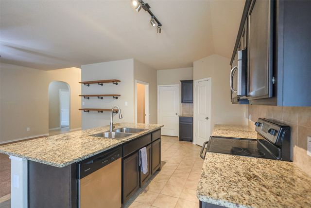 624 River Rock Drive, Azle, TX 76020