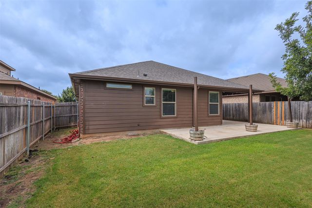624 River Rock Drive, Azle, TX 76020