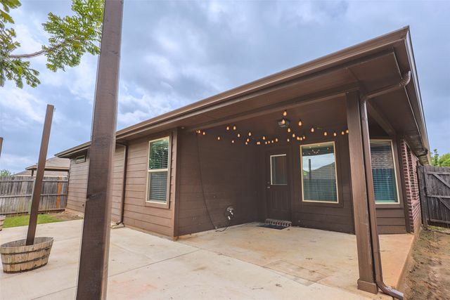 624 River Rock Drive, Azle, TX 76020