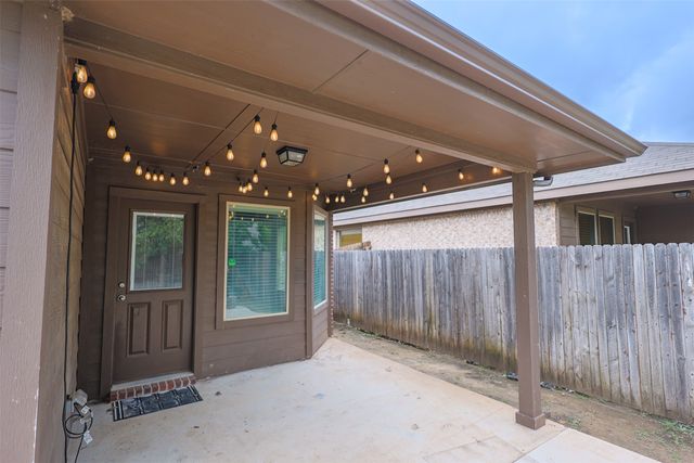 624 River Rock Drive, Azle, TX 76020