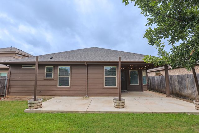 624 River Rock Drive, Azle, TX 76020