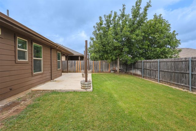 624 River Rock Drive, Azle, TX 76020