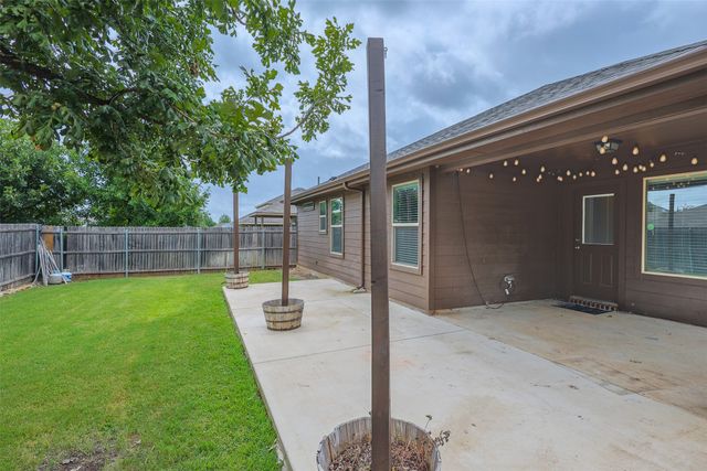 624 River Rock Drive, Azle, TX 76020