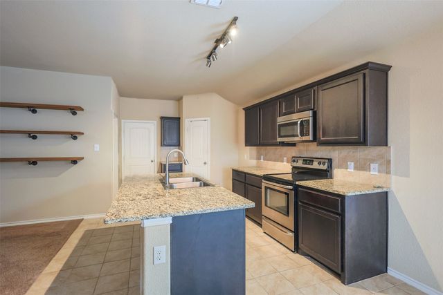 624 River Rock Drive, Azle, TX 76020