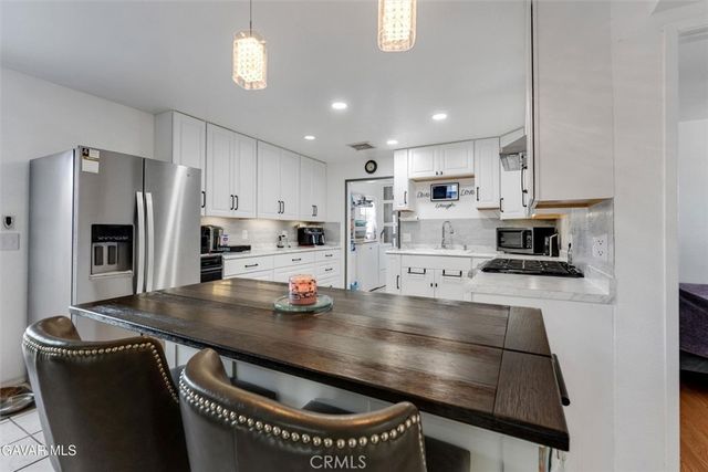 43014 7th Street E, Lancaster, CA 93535