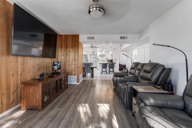 43014 7th Street E, Lancaster, CA 93535