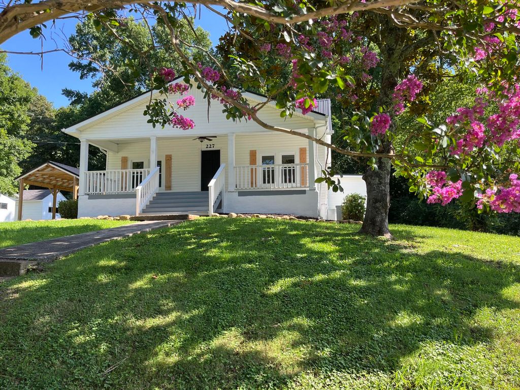 227 Cox Lane, Soddy Daisy, TN 37379