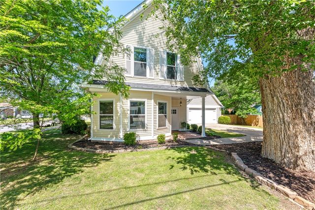 301 NW B Street, Bentonville, AR 72712