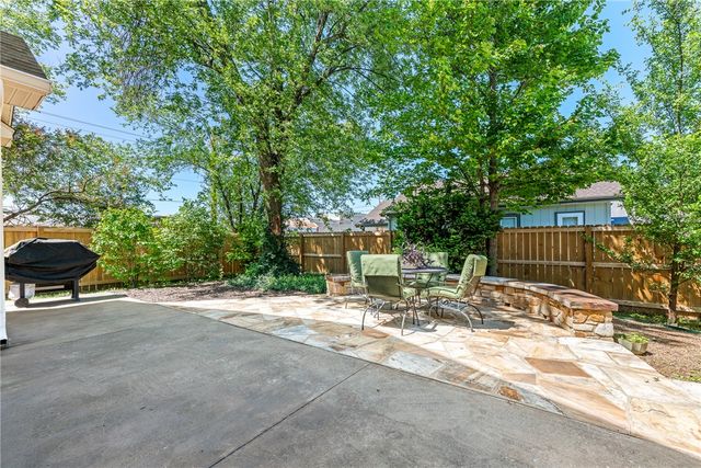 301 NW B Street, Bentonville, AR 72712