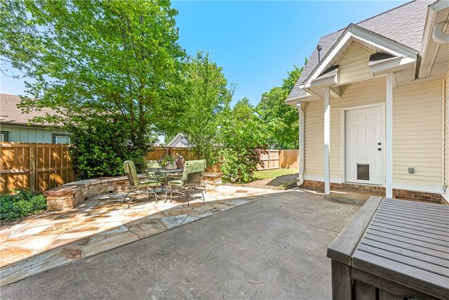 301 NW B Street, Bentonville, AR 72712