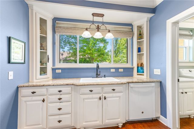 301 NW B Street, Bentonville, AR 72712