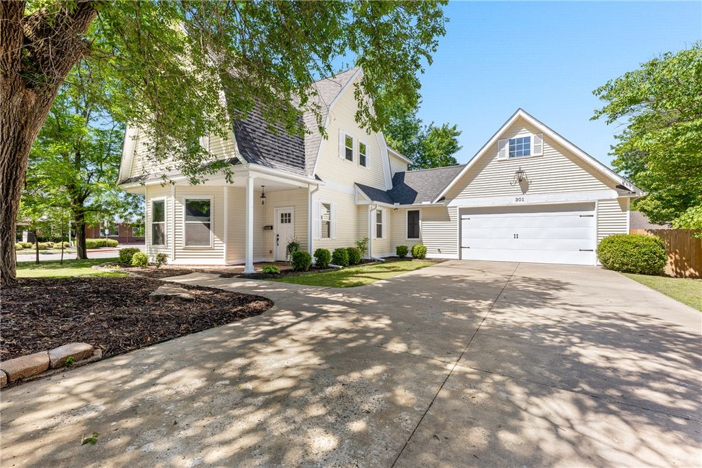 301 NW B Street, Bentonville, AR 72712