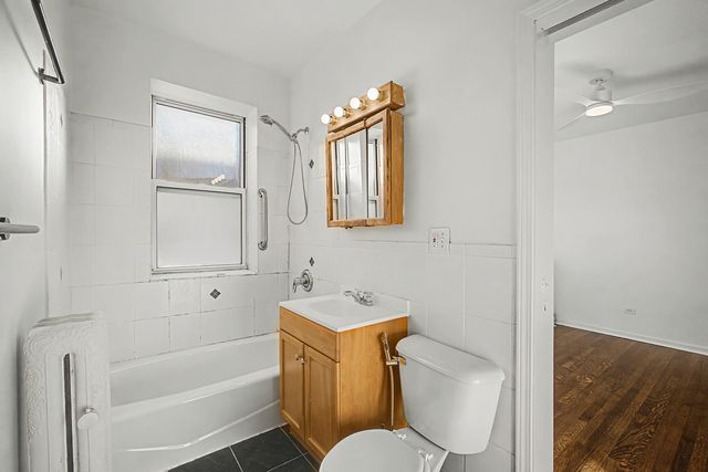 6121 S Woodlawn Avenue 2, Chicago, IL 60637