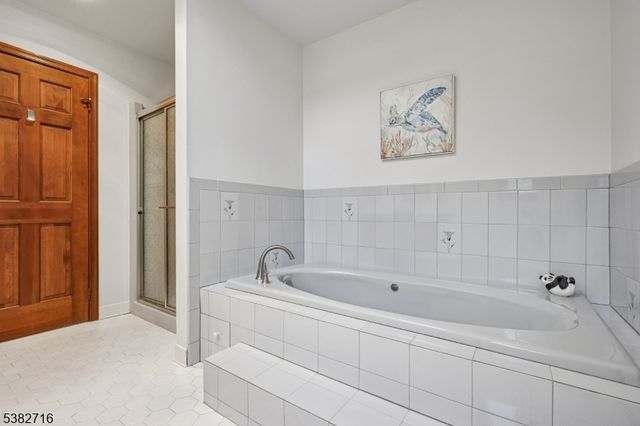 32 Nancy Terrace, Washington Twp., NJ 07853