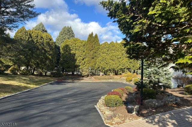 32 Nancy Terrace, Washington Twp., NJ 07853