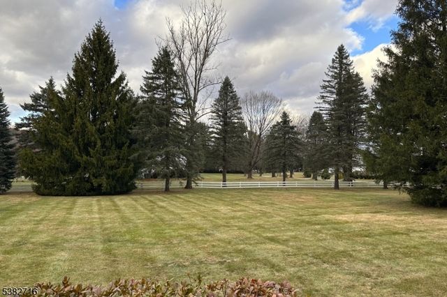 32 Nancy Terrace, Washington Twp., NJ 07853