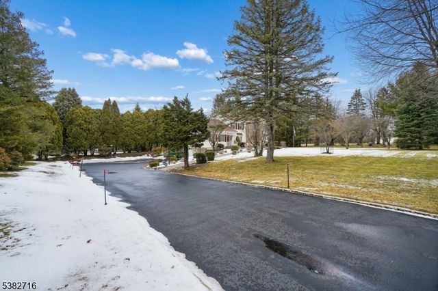 32 Nancy Terrace, Washington Twp., NJ 07853