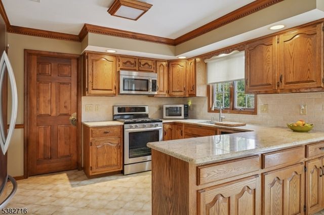 32 Nancy Terrace, Washington Twp., NJ 07853