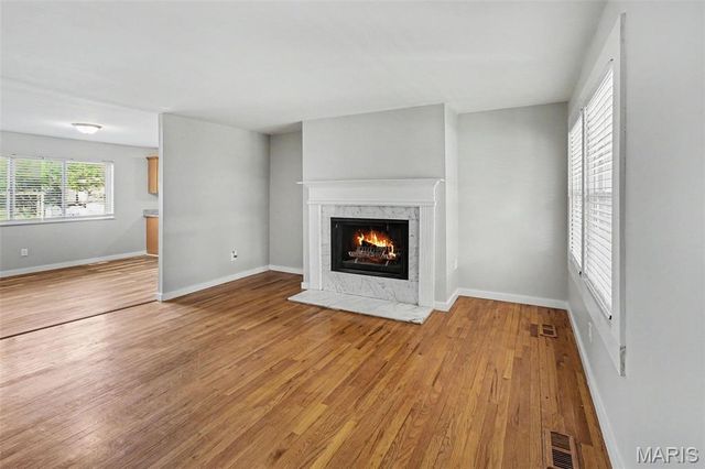 960 N Park Lane, Florissant, MO 63031