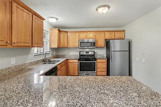 960 N Park Lane, Florissant, MO 63031