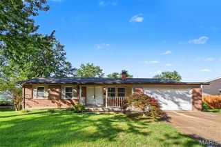 960 N Park Lane, Florissant, MO 63031