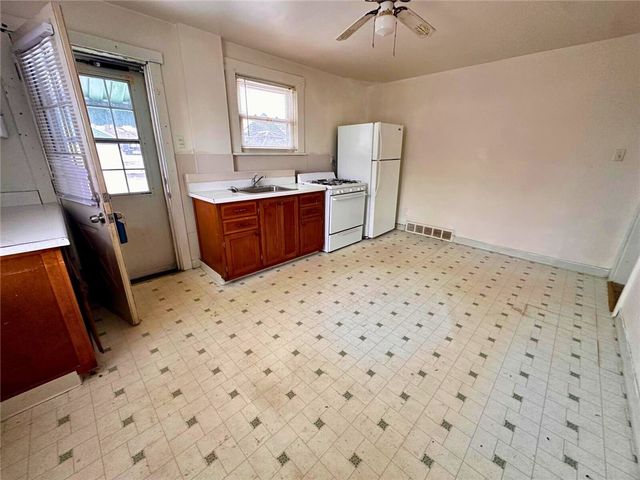 900 Vankirk St., Clairton, PA 15025