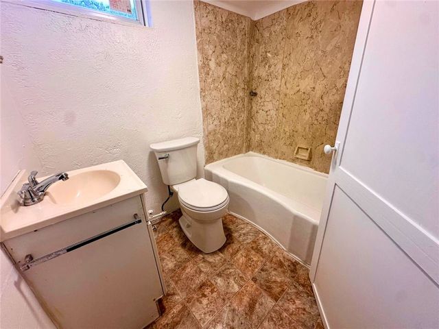 900 Vankirk St., Clairton, PA 15025