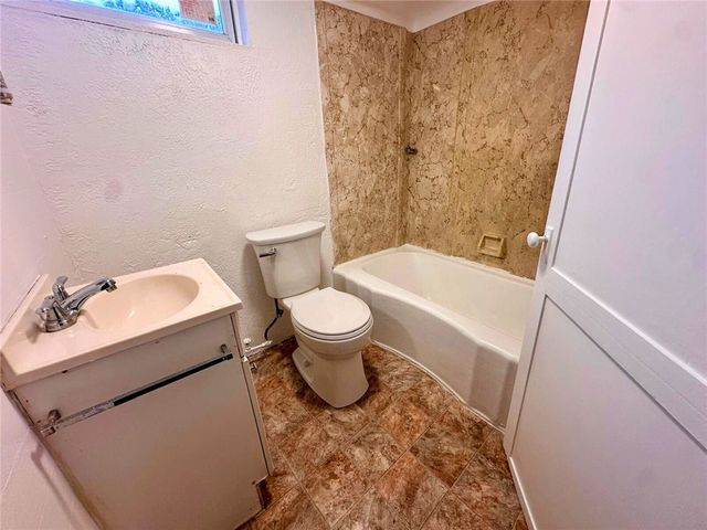 900 Vankirk St., Clairton, PA 15025