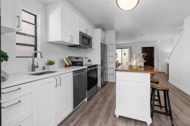 2726 Ariane Dr 46, San Diego, CA 92117