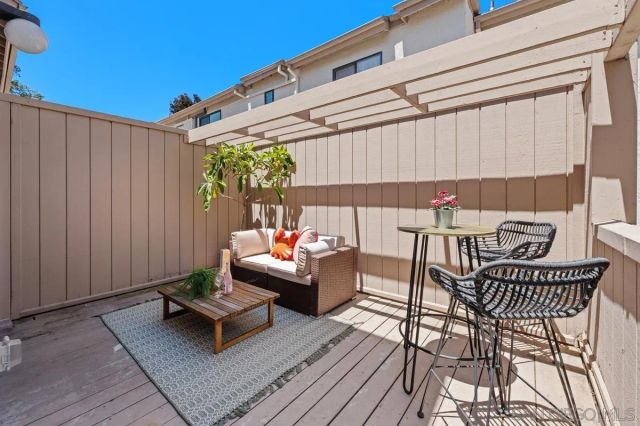 2726 Ariane Dr 46, San Diego, CA 92117