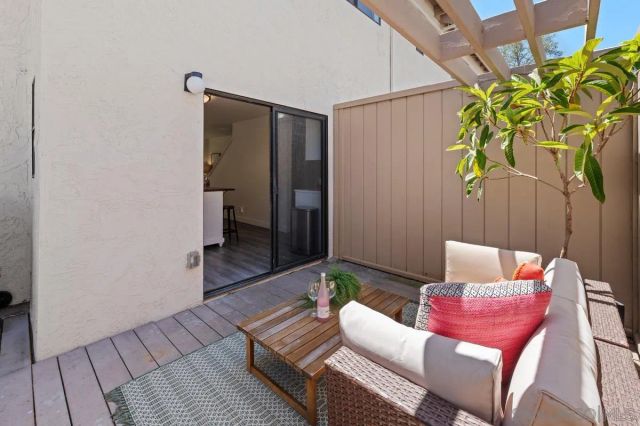 2726 Ariane Dr 46, San Diego, CA 92117