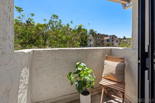 2726 Ariane Dr 46, San Diego, CA 92117
