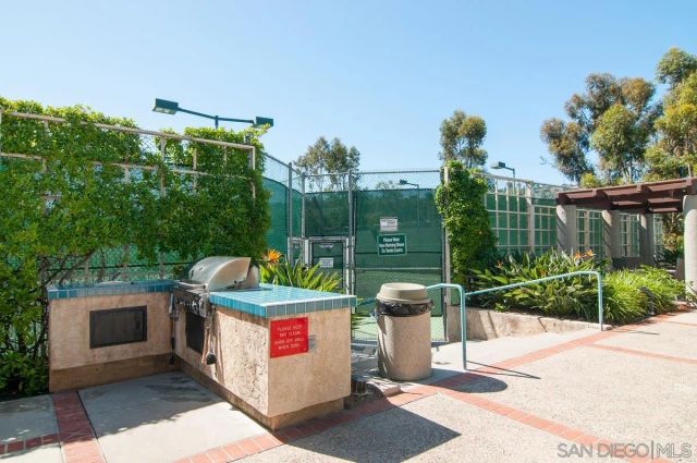 2726 Ariane Dr 46, San Diego, CA 92117