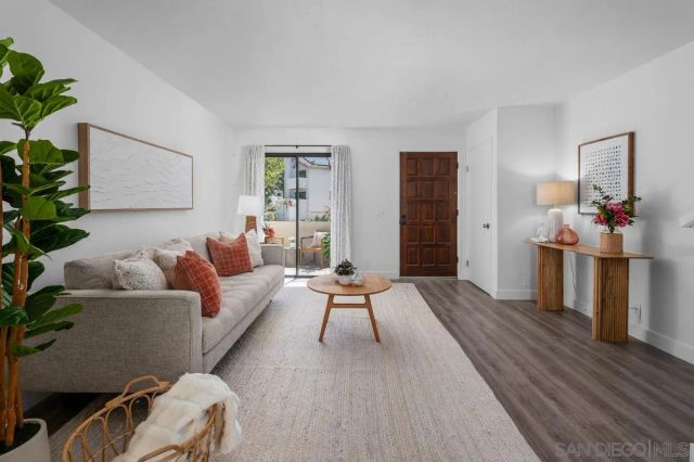 2726 Ariane Dr 46, San Diego, CA 92117