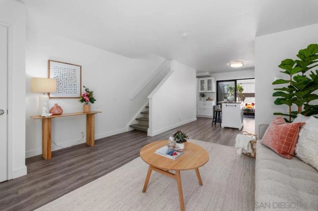 2726 Ariane Dr 46, San Diego, CA 92117