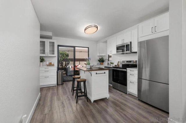2726 Ariane Dr 46, San Diego, CA 92117