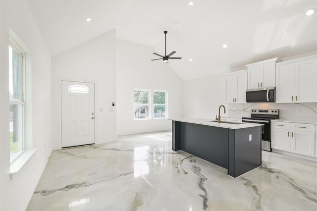 16922 W Forrestal, Montgomery, TX 77316