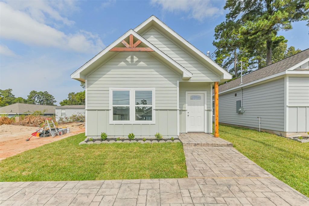 16922 W Forrestal, Montgomery, TX 77316