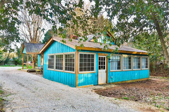 221 Pineville Matthews Road, Matthews, NC 28105