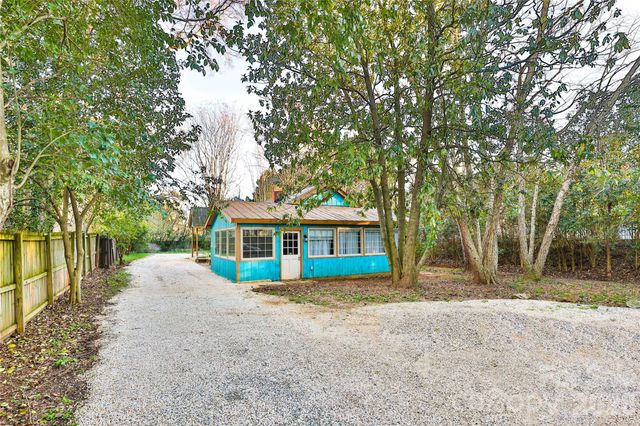 221 Pineville Matthews Road, Matthews, NC 28105
