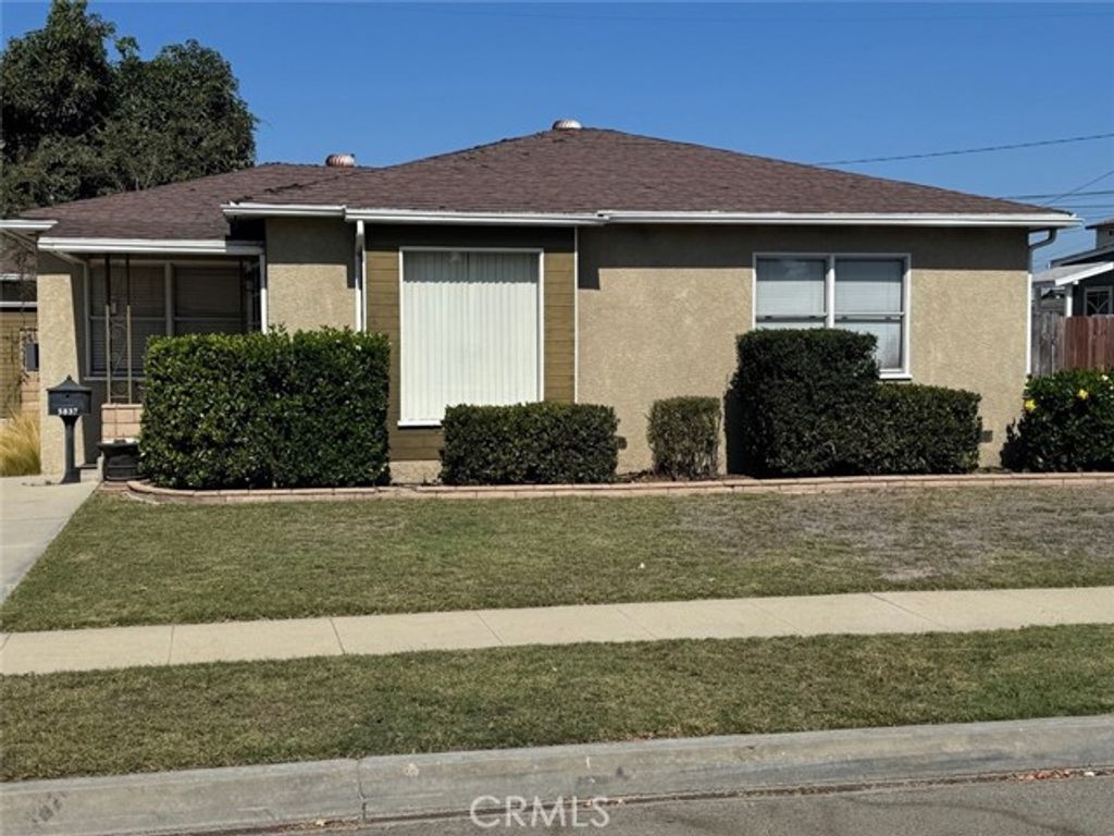 5837 E Gossamer, Long Beach, CA 90808