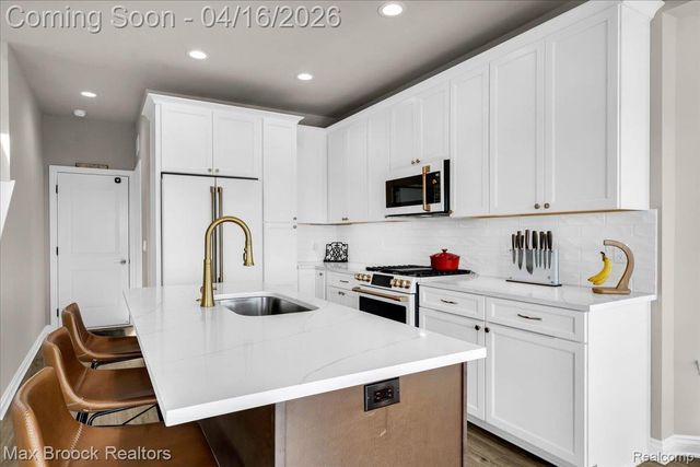 495 Cornerstone Drive, Oxford Charter Township, MI 48371