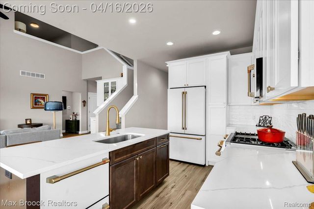 495 Cornerstone Drive, Oxford Charter Township, MI 48371