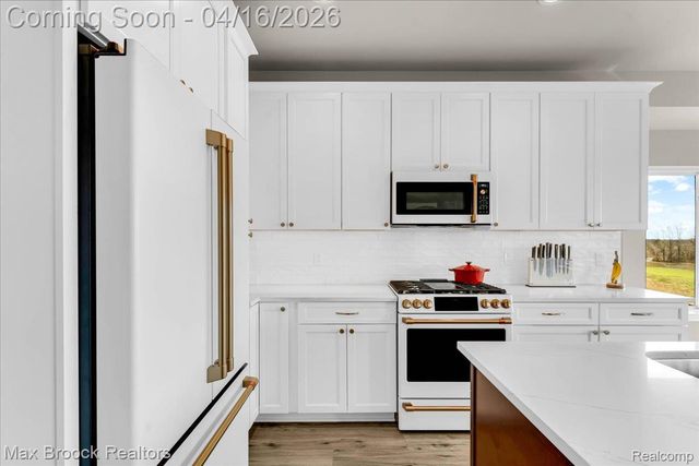 495 Cornerstone Drive, Oxford Charter Township, MI 48371