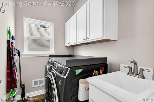 495 Cornerstone Drive, Oxford Charter Township, MI 48371