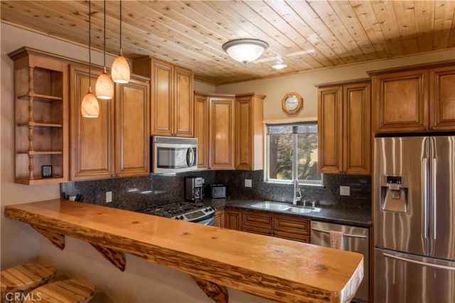 529 Bernhardt, Big Bear City, CA 92314