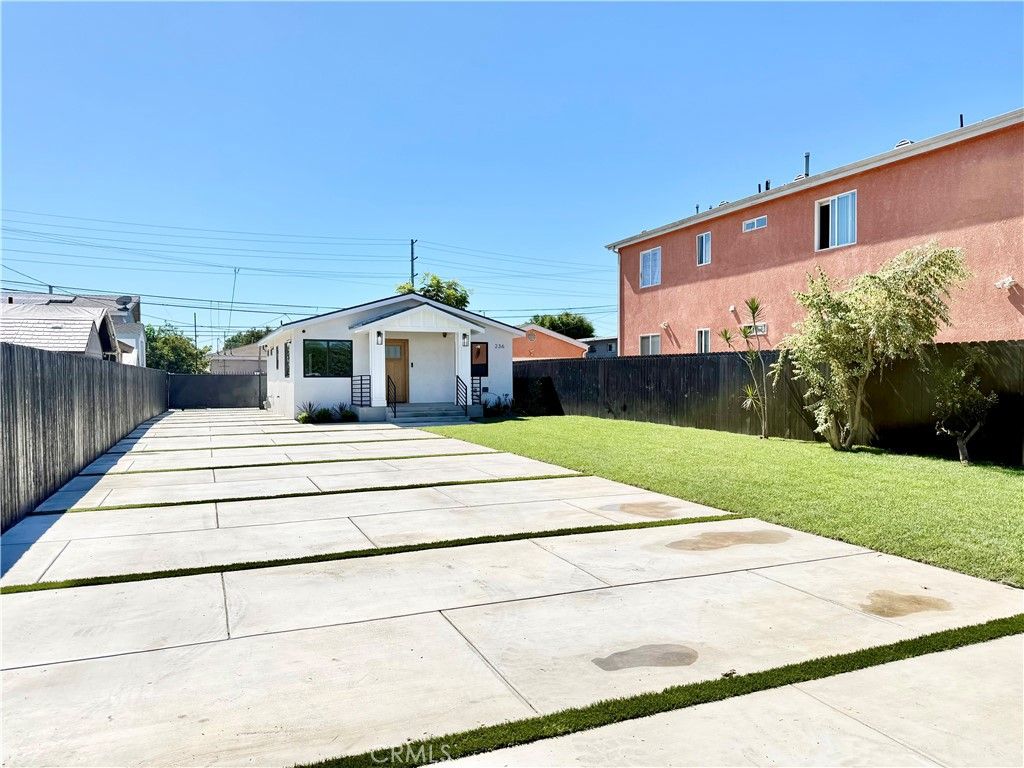 236 E E 99th, Los Angeles, CA 90003 — photo 2