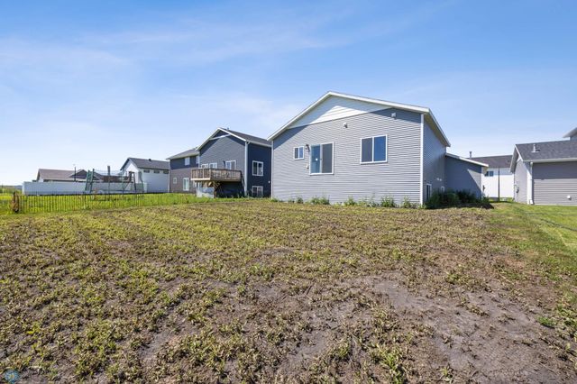 2636 74th Avenue S, Fargo, ND 58104