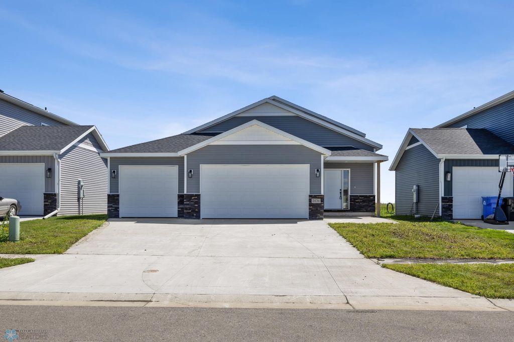 2636 74th Avenue S, Fargo, ND 58104