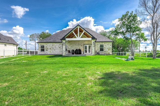 8032 Short Rd Road, Needville, TX 77461